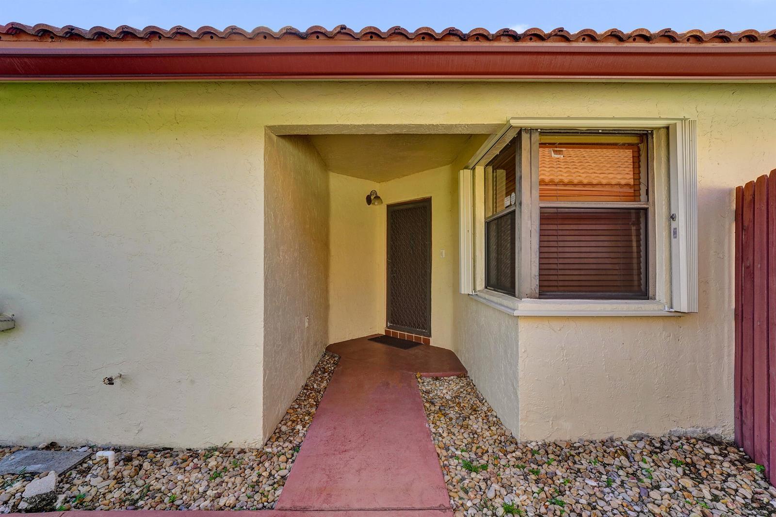 11330 SW 8th Place, Pembroke Pines FL 33025 photo 4