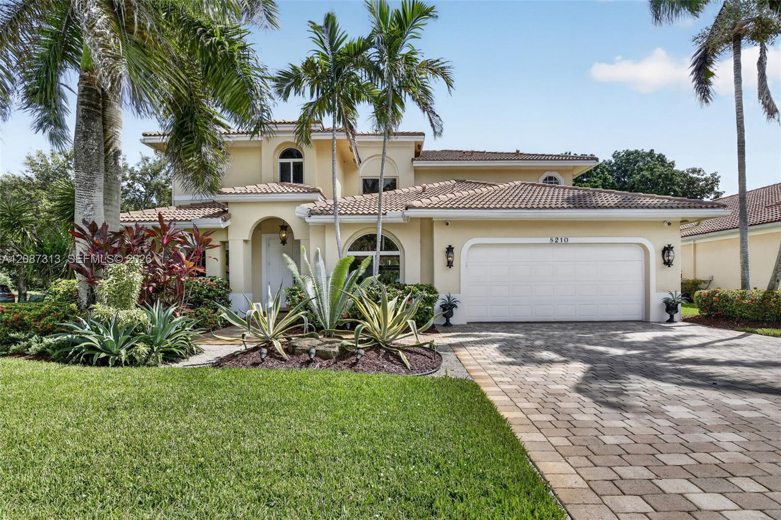 8210 Phoenician Court, Davie FL 33328 photo 2