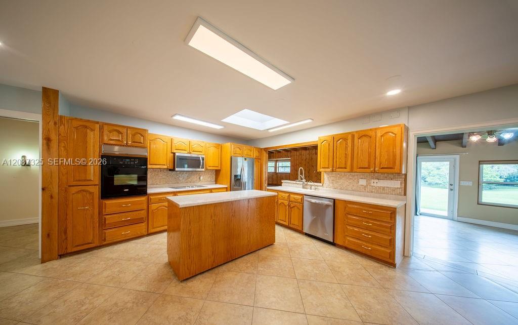 4391 SW 77th Ave, Davie FL 33328 photo 4