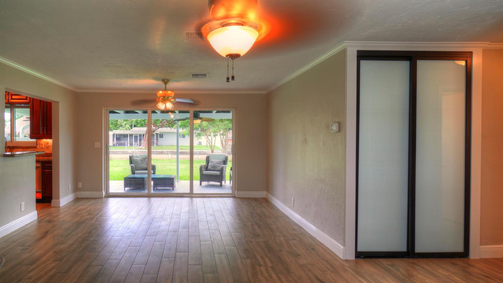 1128 W RIVER Drive, Margate FL 33063 photo 3