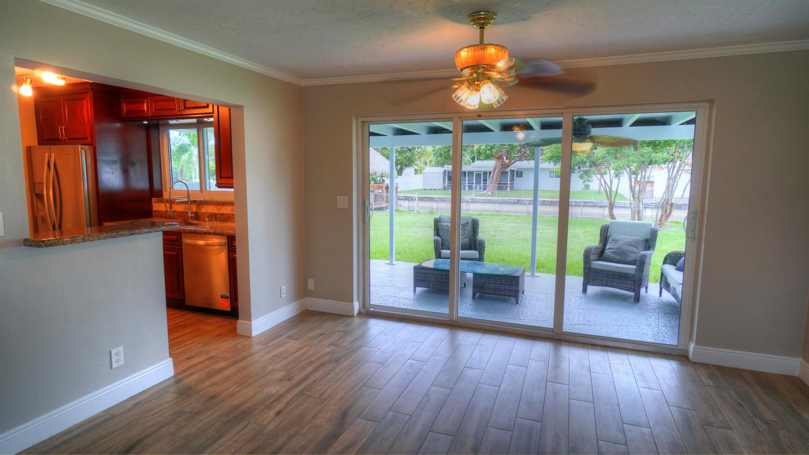 1128 W RIVER Drive, Margate FL 33063 photo 5