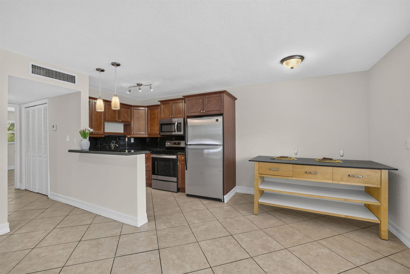 4051 NE 13TH Avenue NE # 3, Oakland Park FL 33334 photo 5