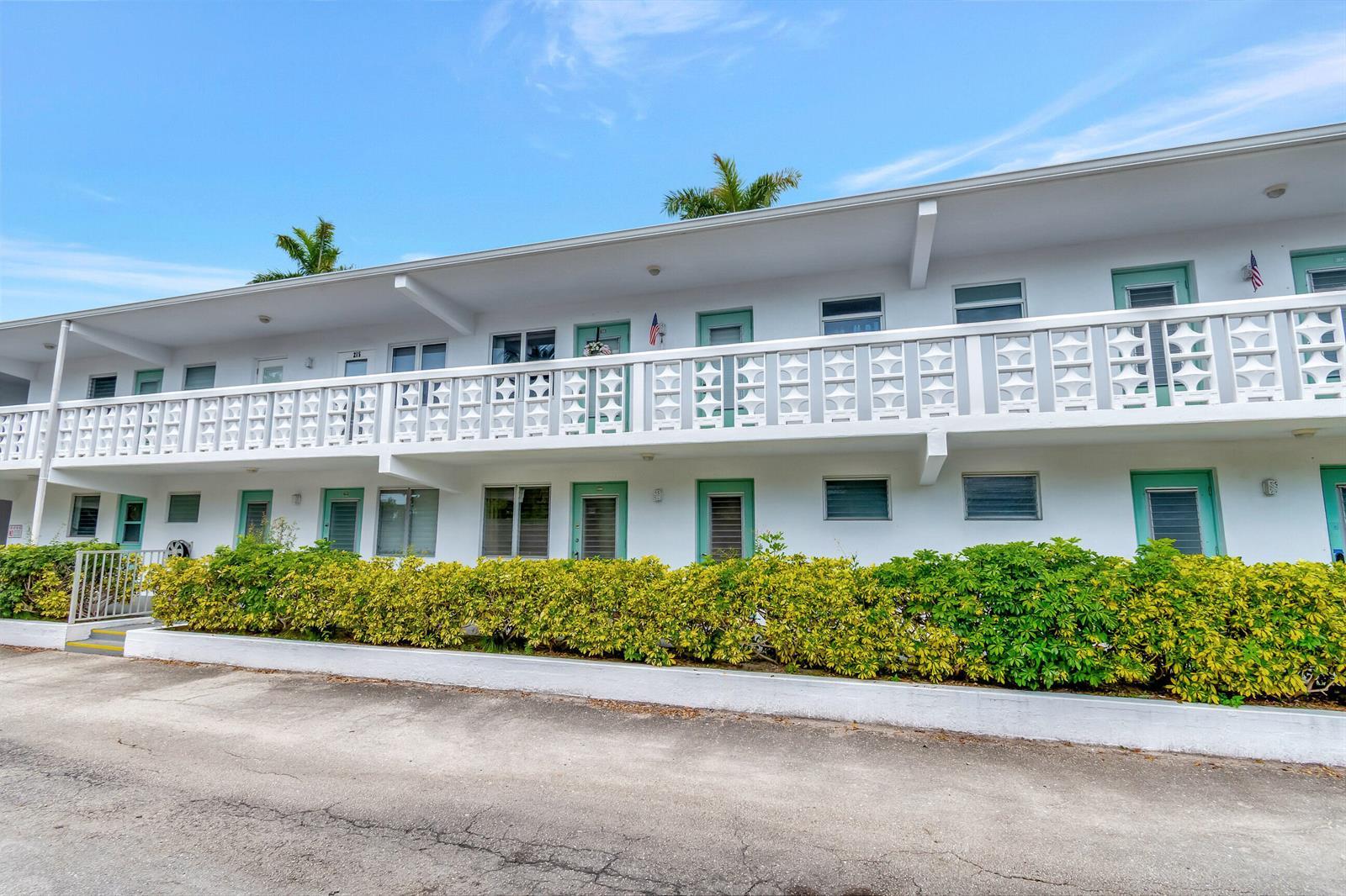 2161 NE 42nd Court, Lighthouse Point FL 33064 photo 3