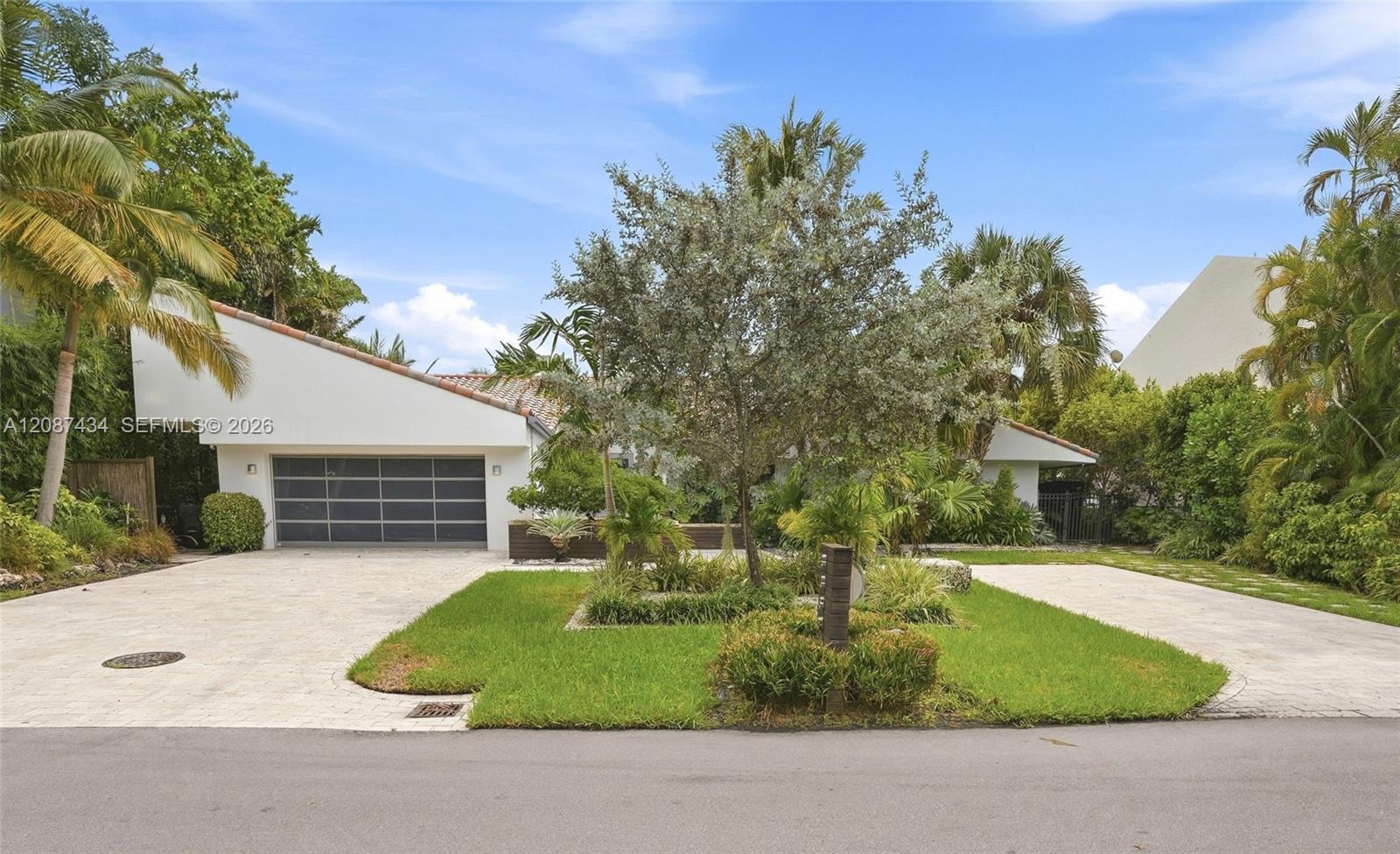 3360 NE 165th St, North Miami Beach FL 33160 photo 2