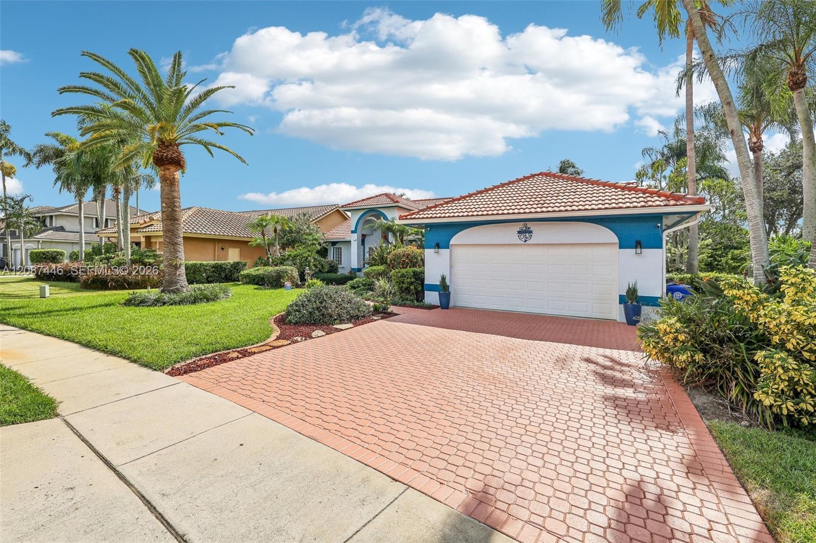 560 W Cypress Pointe Dr W, Pembroke Pines FL 33027 photo 4