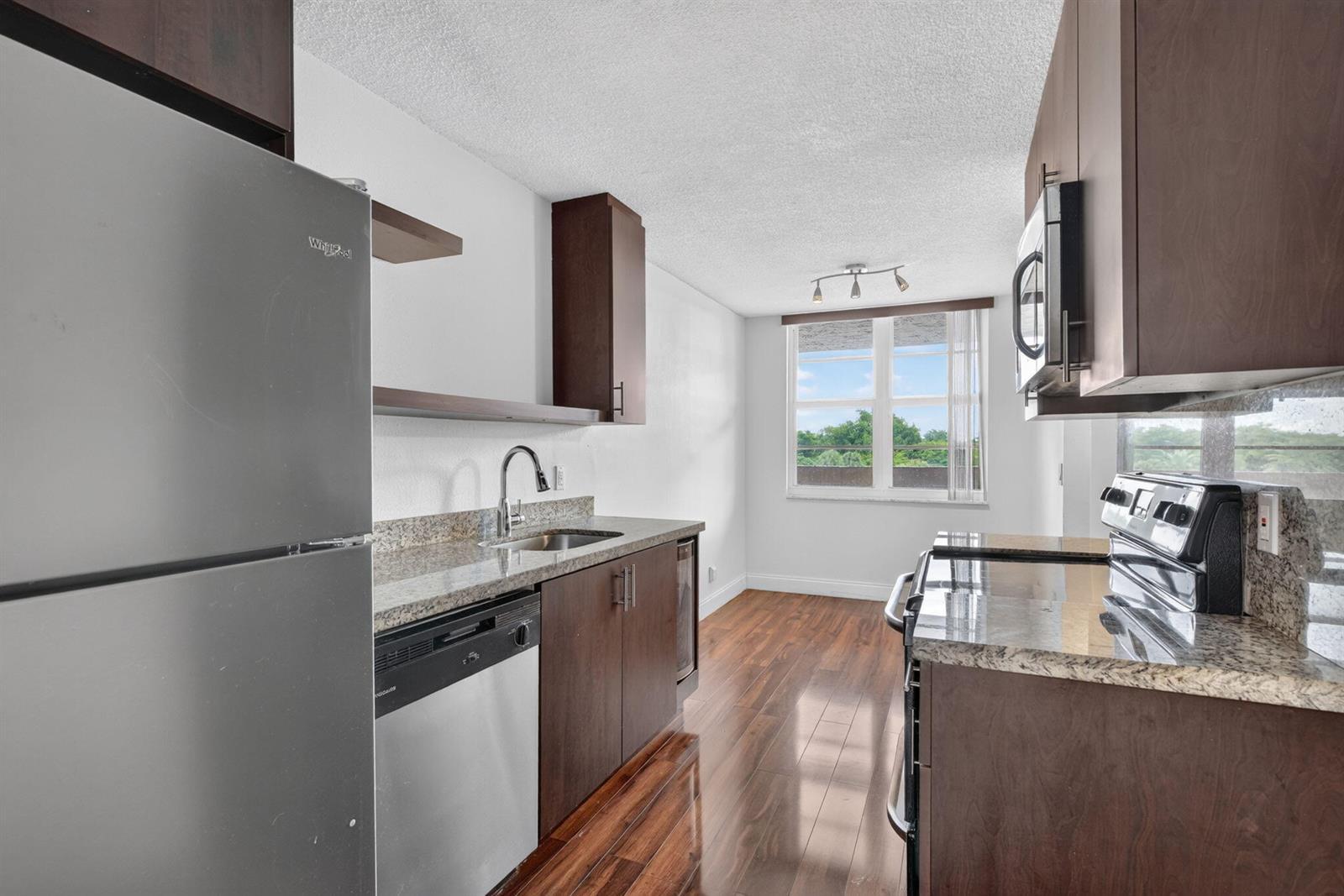250 Jacaranda Drive # 411, Plantation FL 33324 photo 2