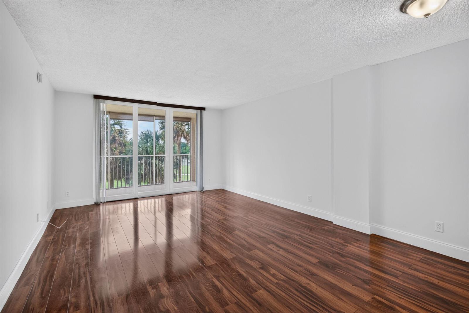 250 Jacaranda Drive # 411, Plantation FL 33324 photo 4