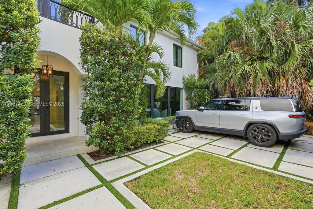 2225 Meridian Ave, Miami Beach FL 33139 photo 2