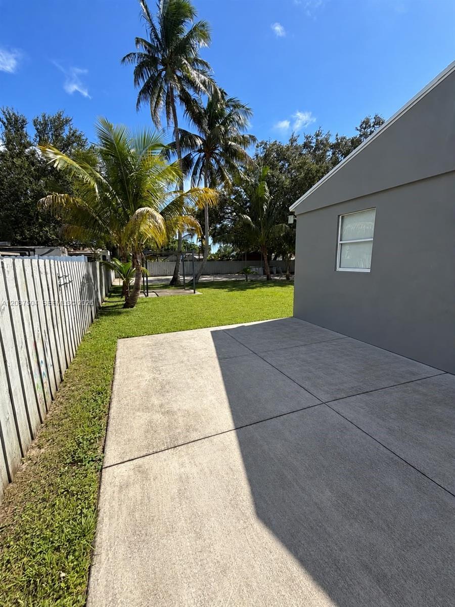 1418 NW 101st St, Miami FL 33147 photo 4