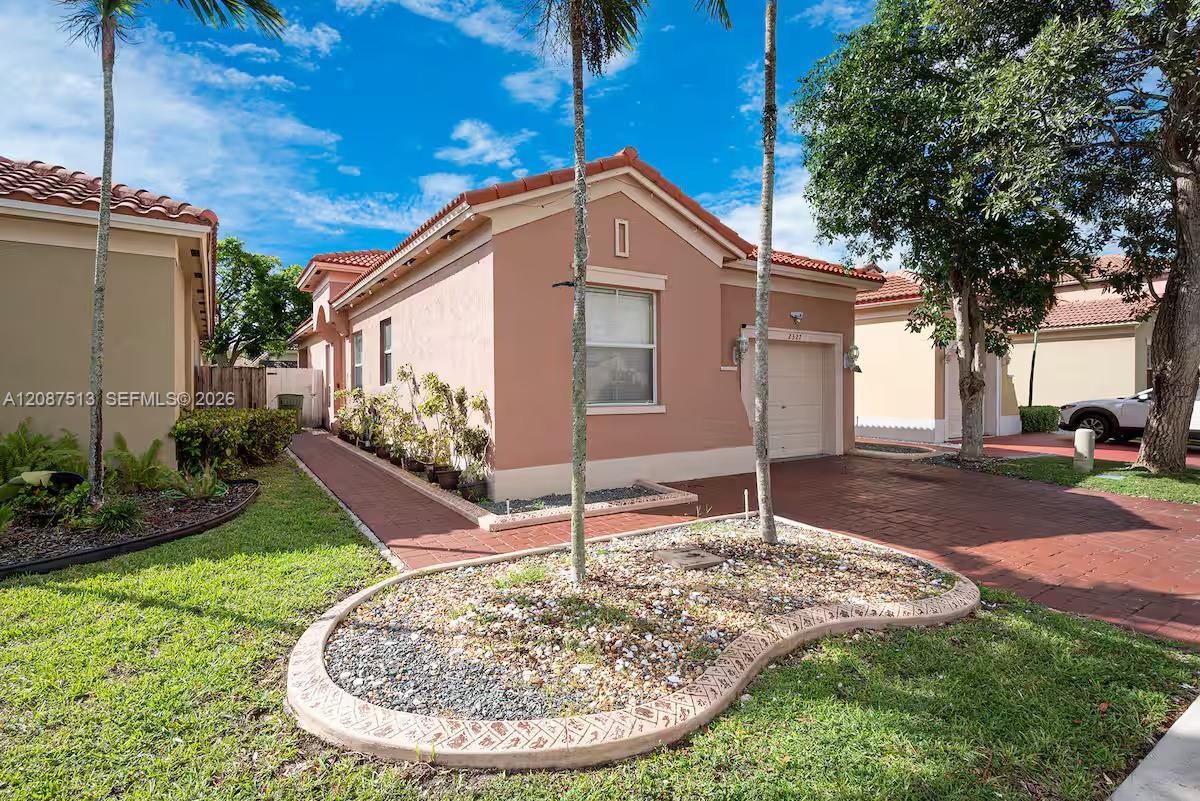 2327 NE 37th Ter, Homestead FL 33033 photo 2