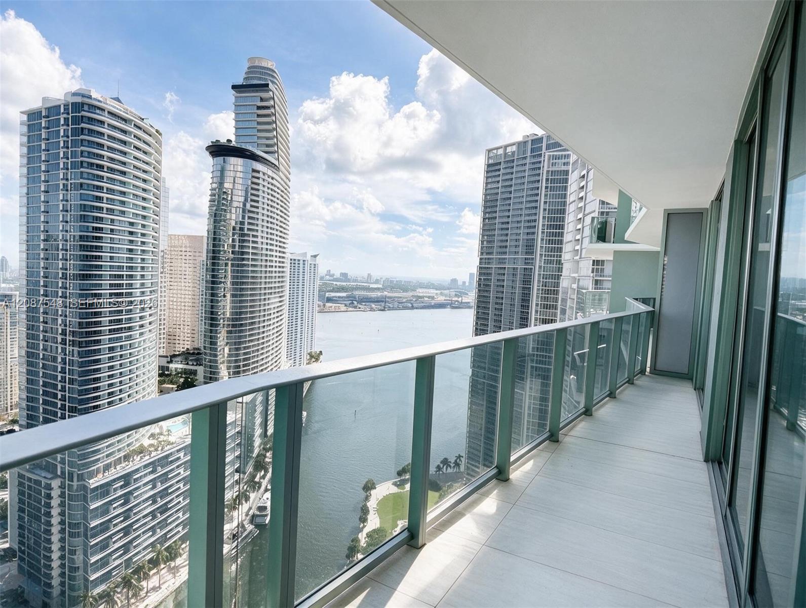 77 SE 5th St # 4003, Miami FL 33131 photo 2