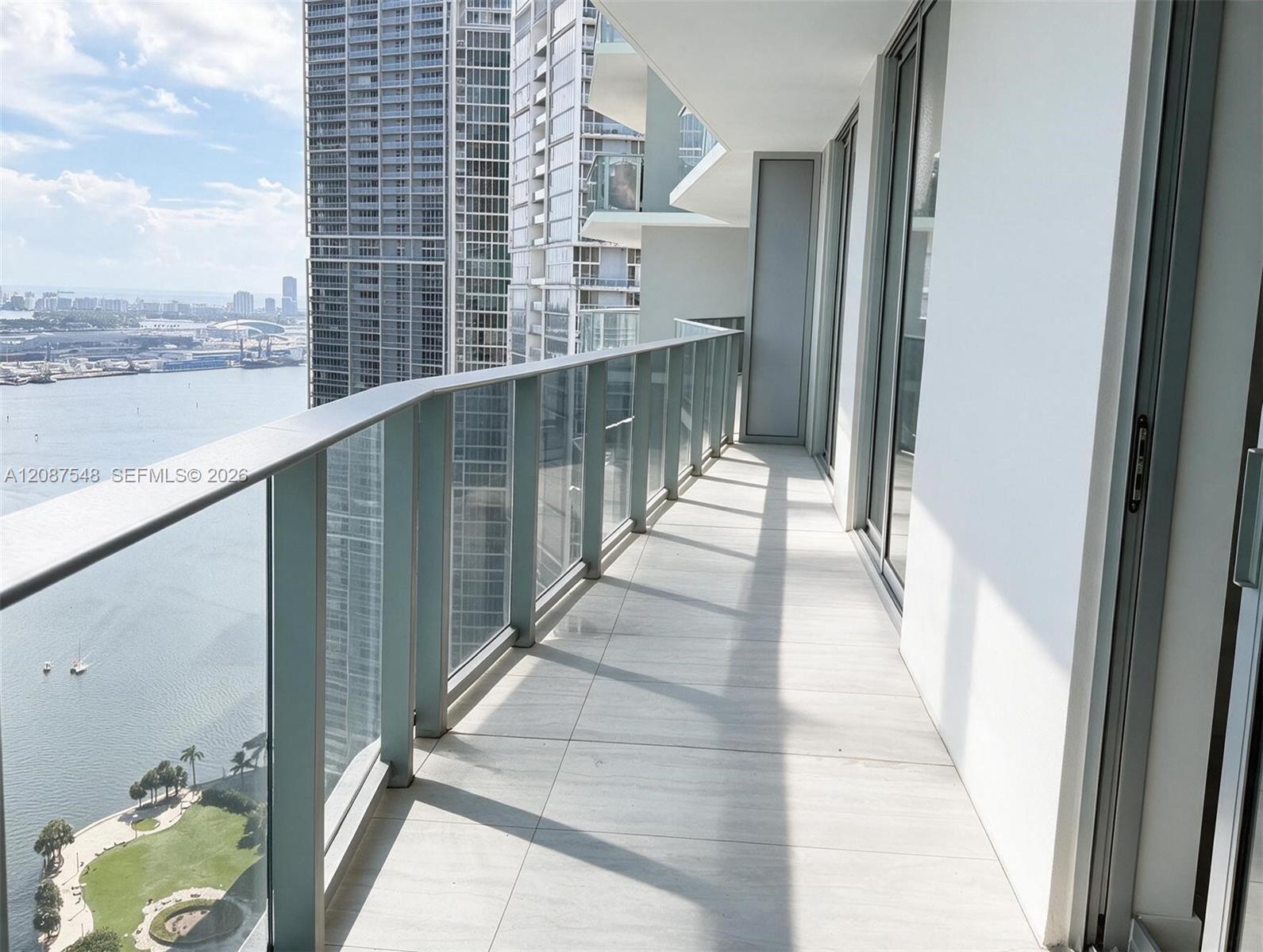77 SE 5th St # 4003, Miami FL 33131 photo 3