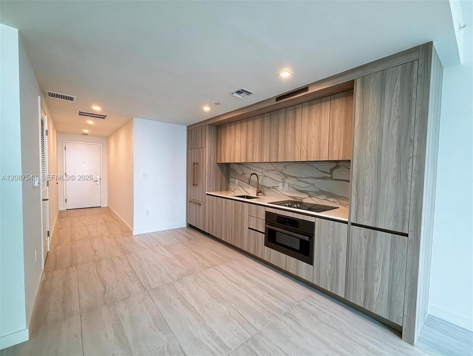 77 SE 5th St # 4003, Miami FL 33131 photo 5