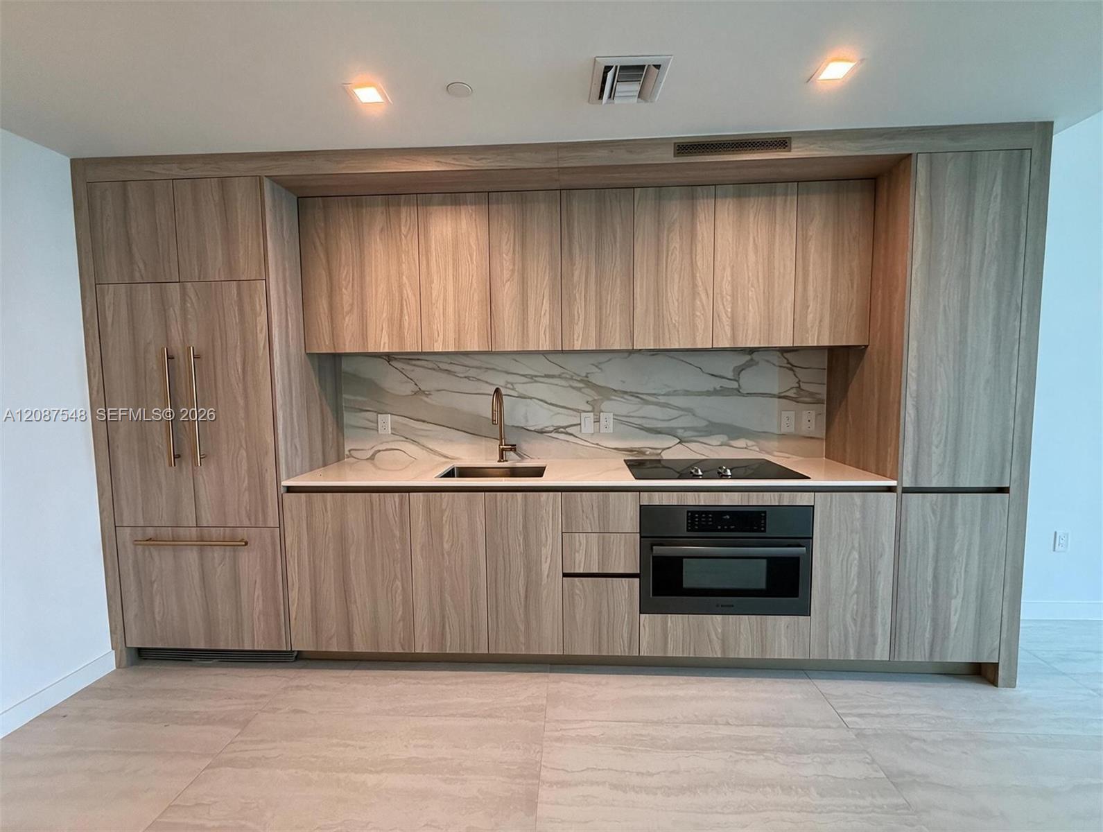 77 SE 5th St # 4003, Miami FL 33131 photo 4