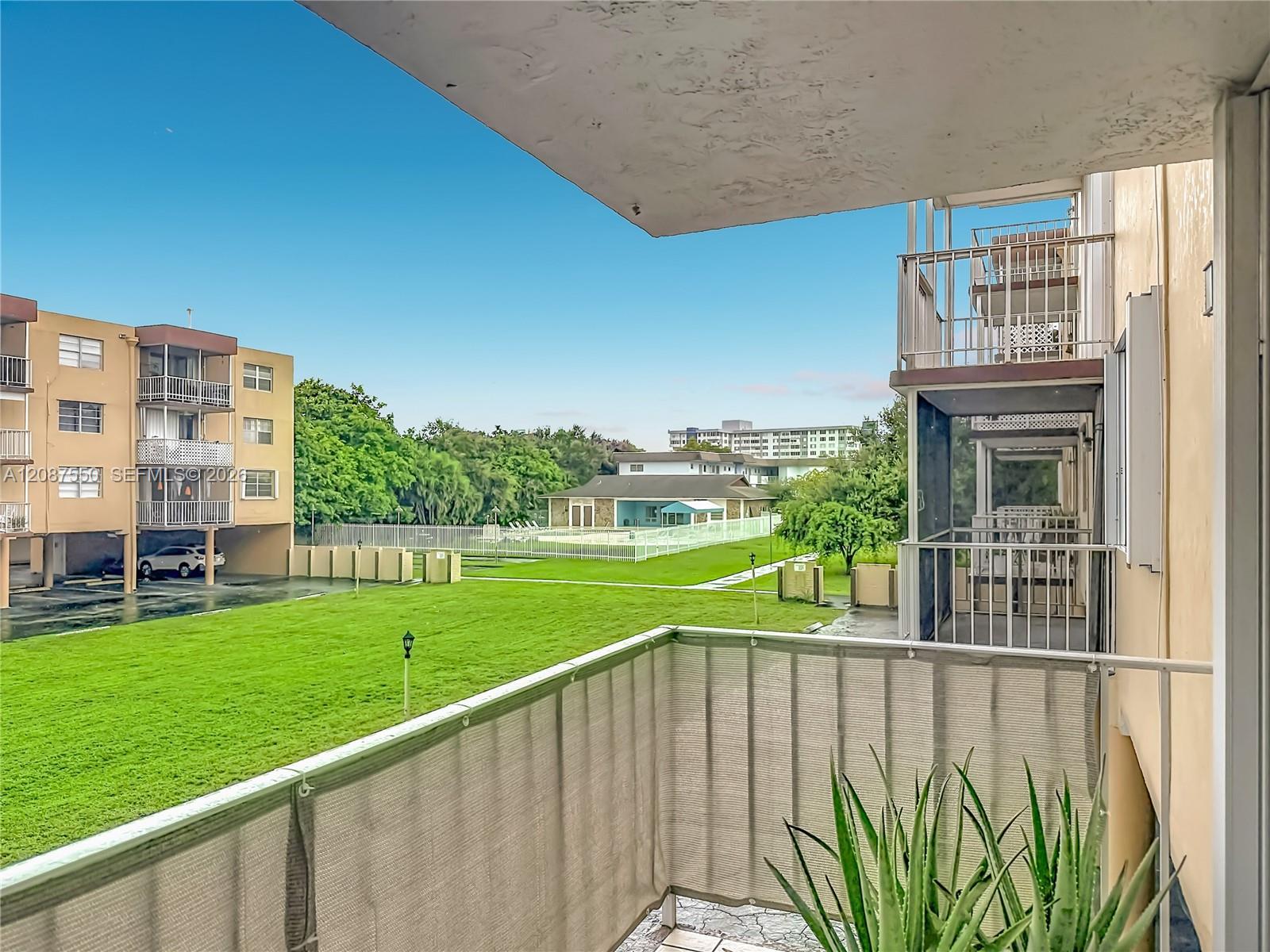 1600 Tallwood Ave # 204, Hollywood FL 33021