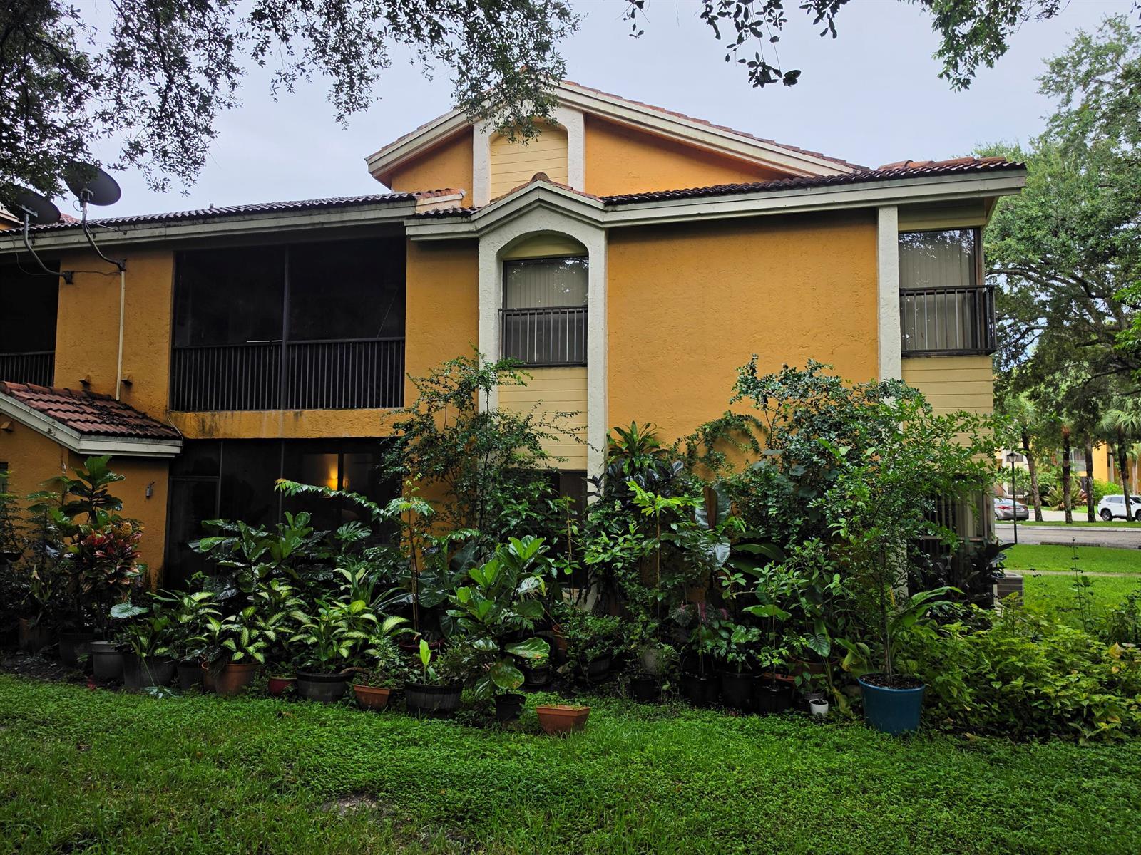 3852 Coral Tree Circle, Coconut Creek FL 33073 photo 2