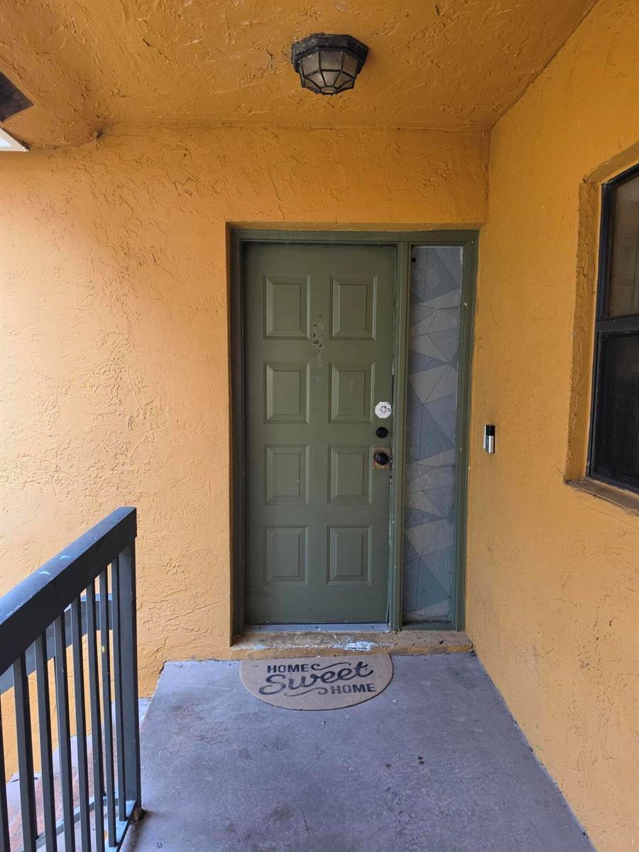 3852 Coral Tree Circle, Coconut Creek FL 33073 photo 3