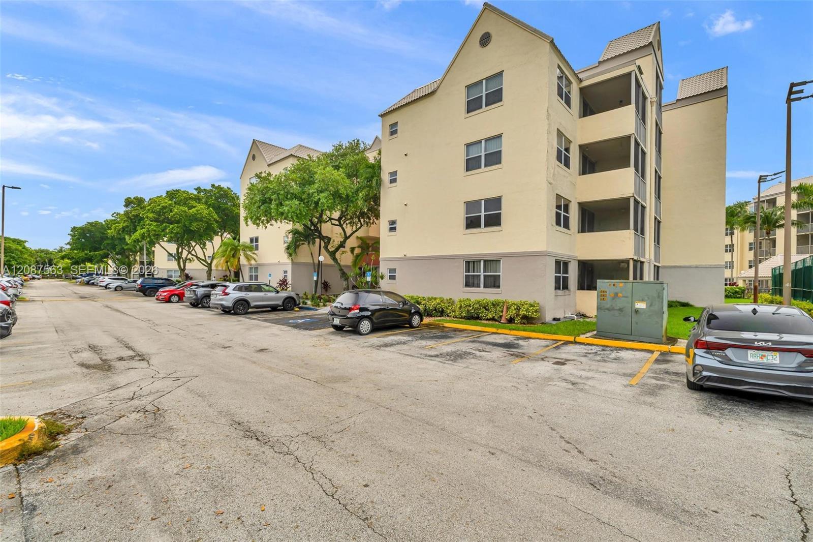 8255 Lake Dr # 304, Doral FL 33166