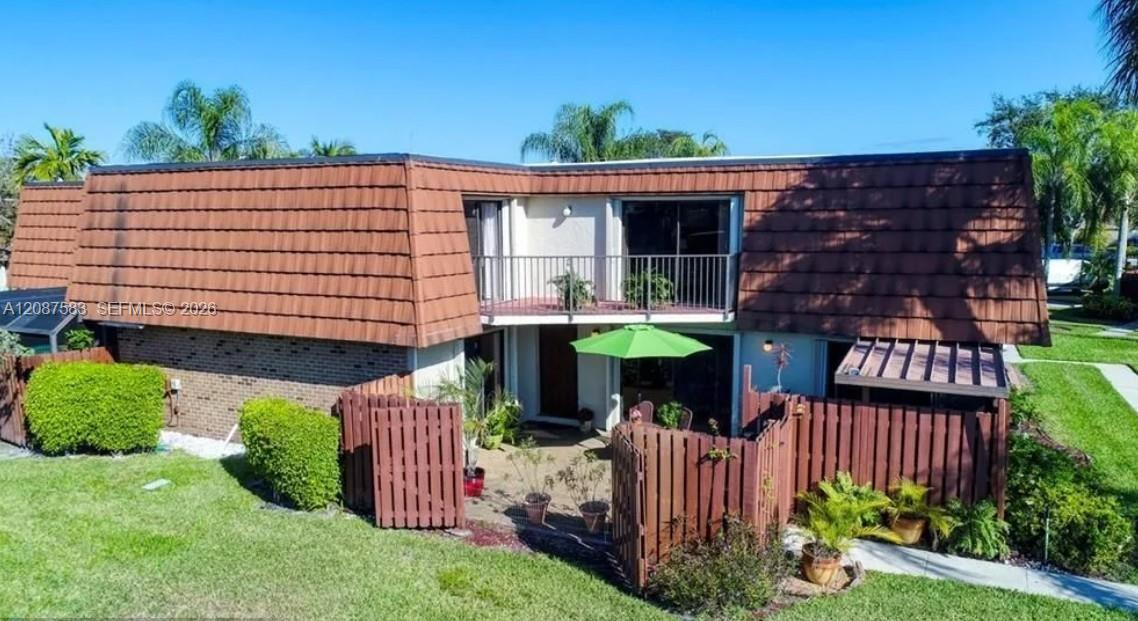 11882 SW 12th Pl, Davie FL 33325 photo 2