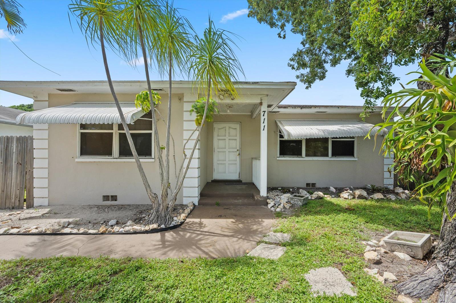 711 E COAST Avenue, Lantana FL 33462 photo 2