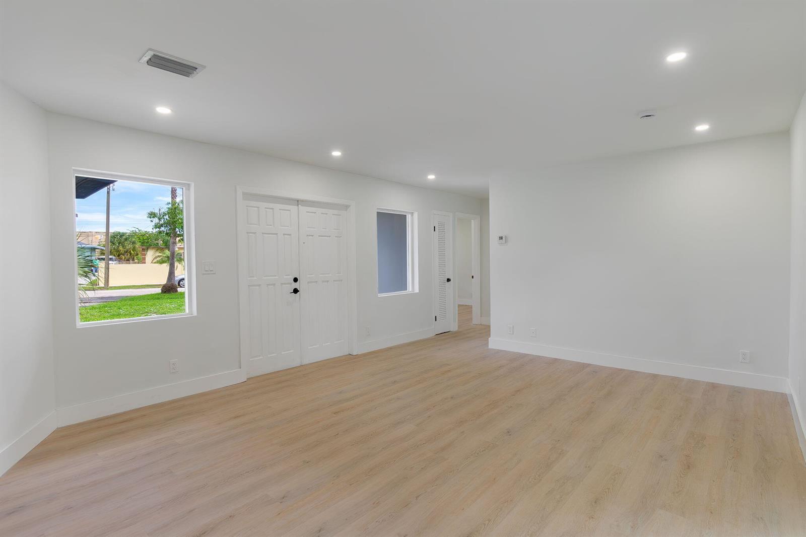 413 N WARE Drive, West Palm Beach FL 33409 photo 4