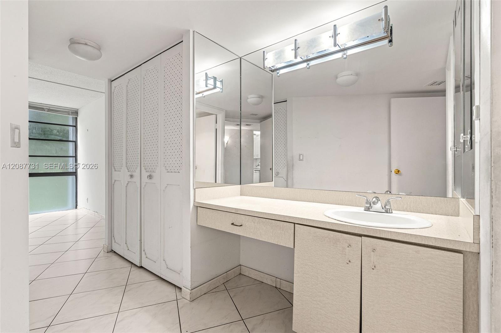 3301 N Country Club Dr # 208, Aventura FL 33180 photo 5