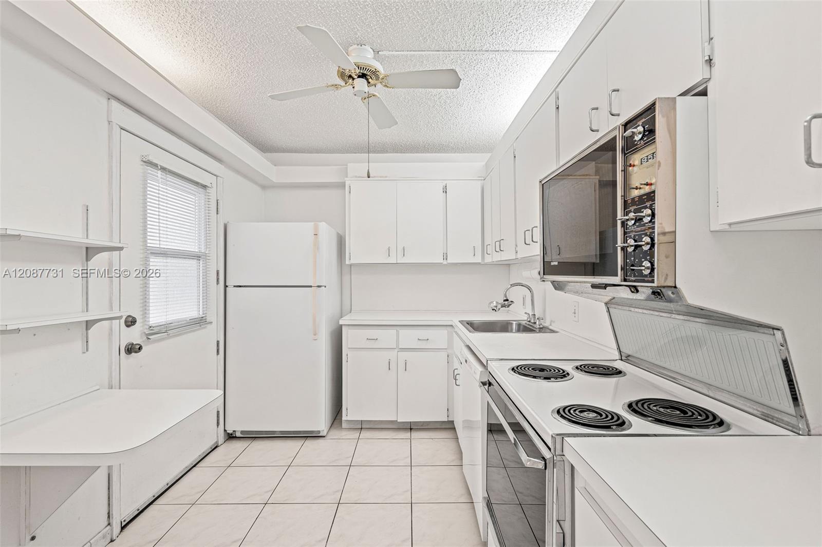 3301 N Country Club Dr # 208, Aventura FL 33180 photo 4