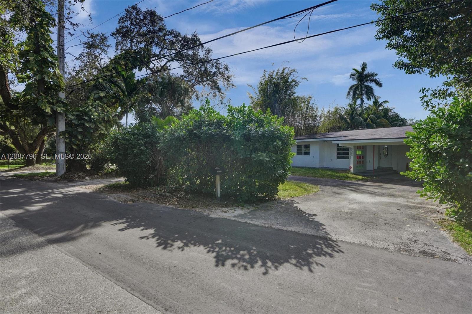18500 NE 23rd Ct, Miami FL 33180 photo 4