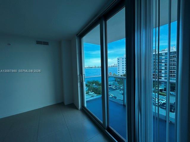 7525 E Treasure Dr # 711, North Bay Village FL 33141 photo 4
