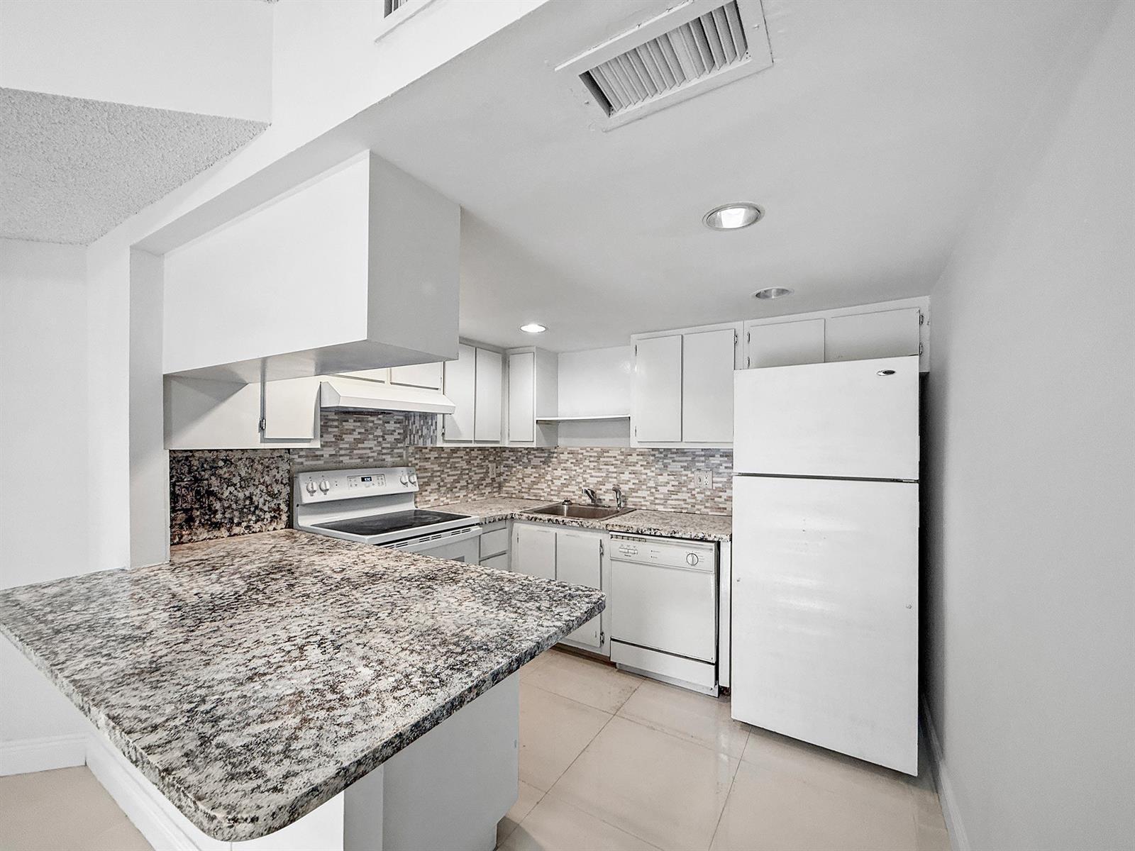 8290 LAKE Drive # 250, Doral FL 33166 photo 5