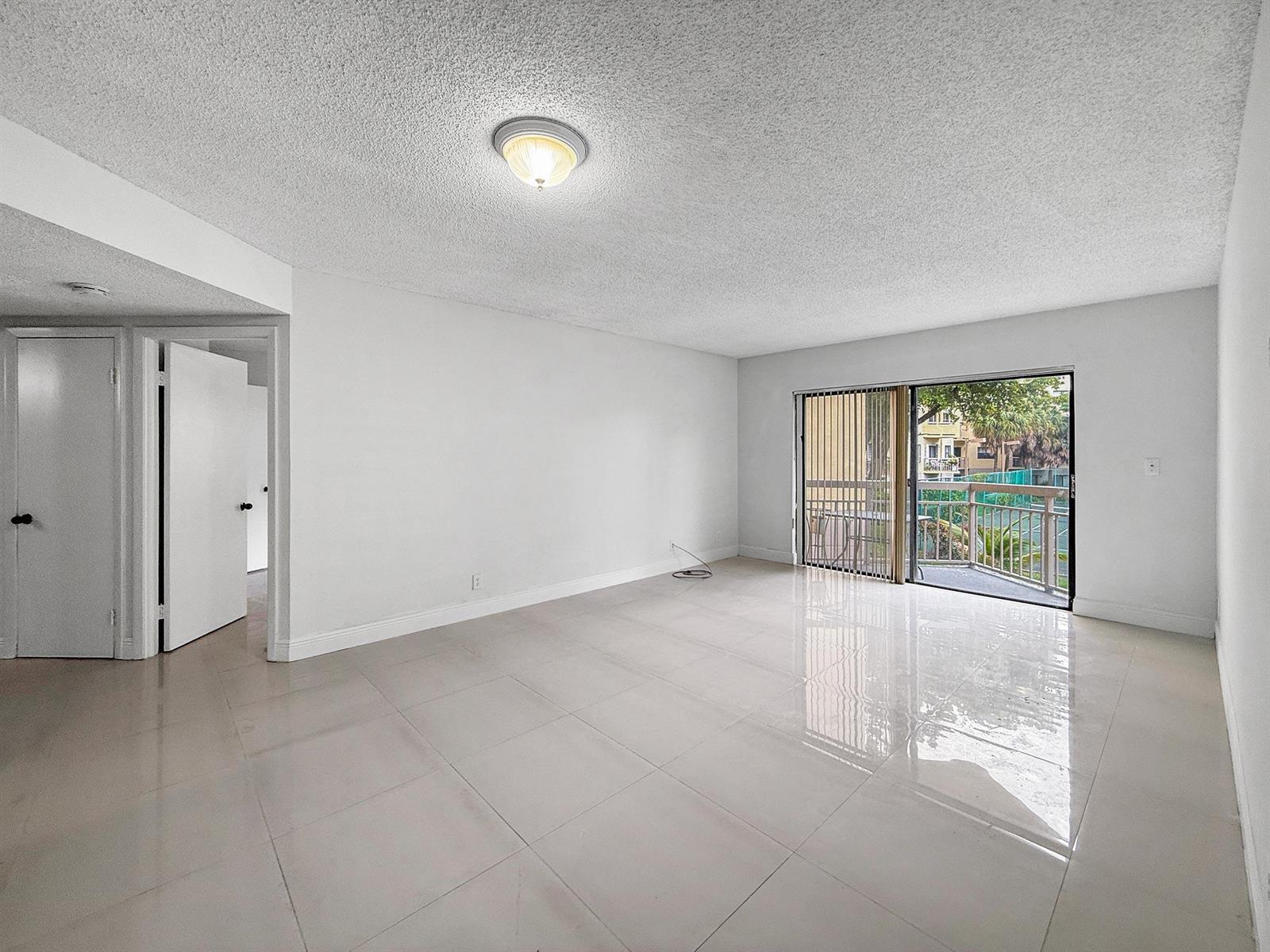 8290 LAKE Drive # 250, Doral FL 33166 photo 4