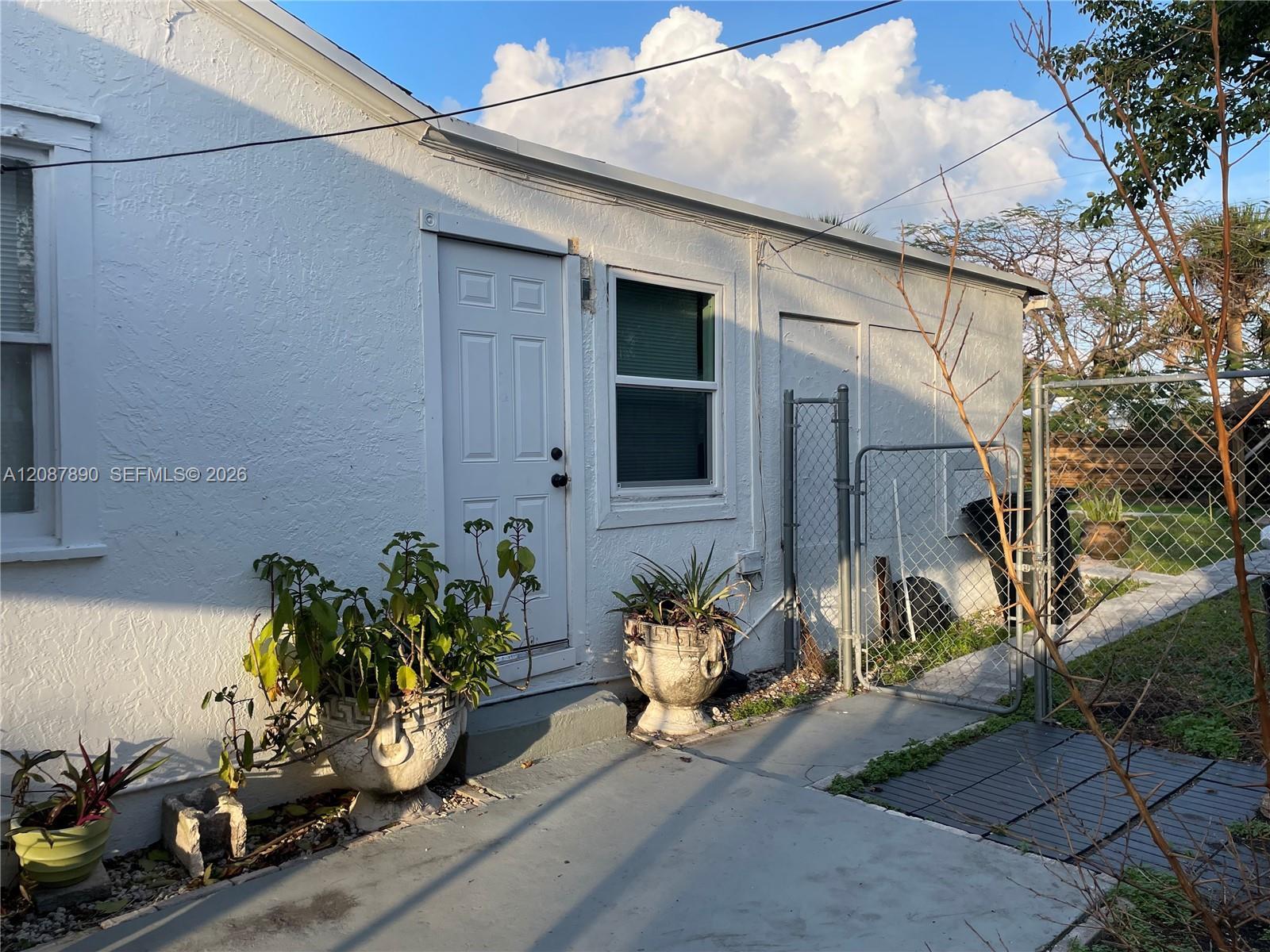 208 NE 22 nd Ave, Pompano Beach FL 33062 photo 2