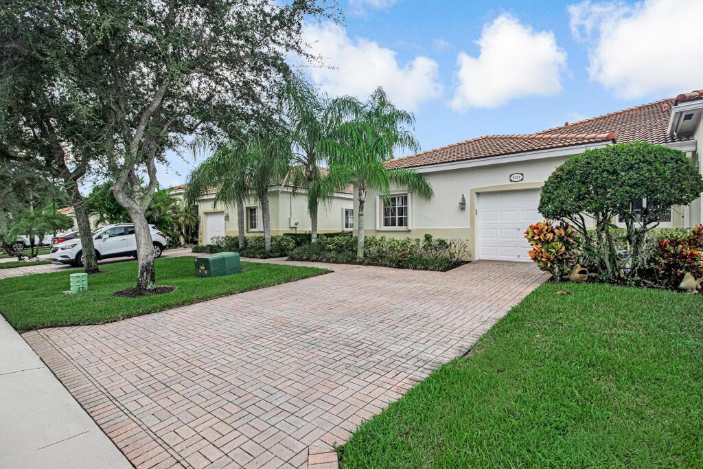 2327 WINDJAMMER Way, West Palm Beach FL 33411 photo 3