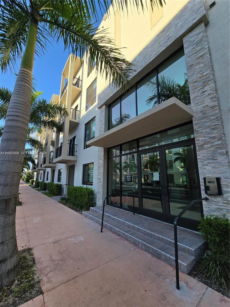 8167 NW 41st St # 302, Doral FL 33166 photo 2