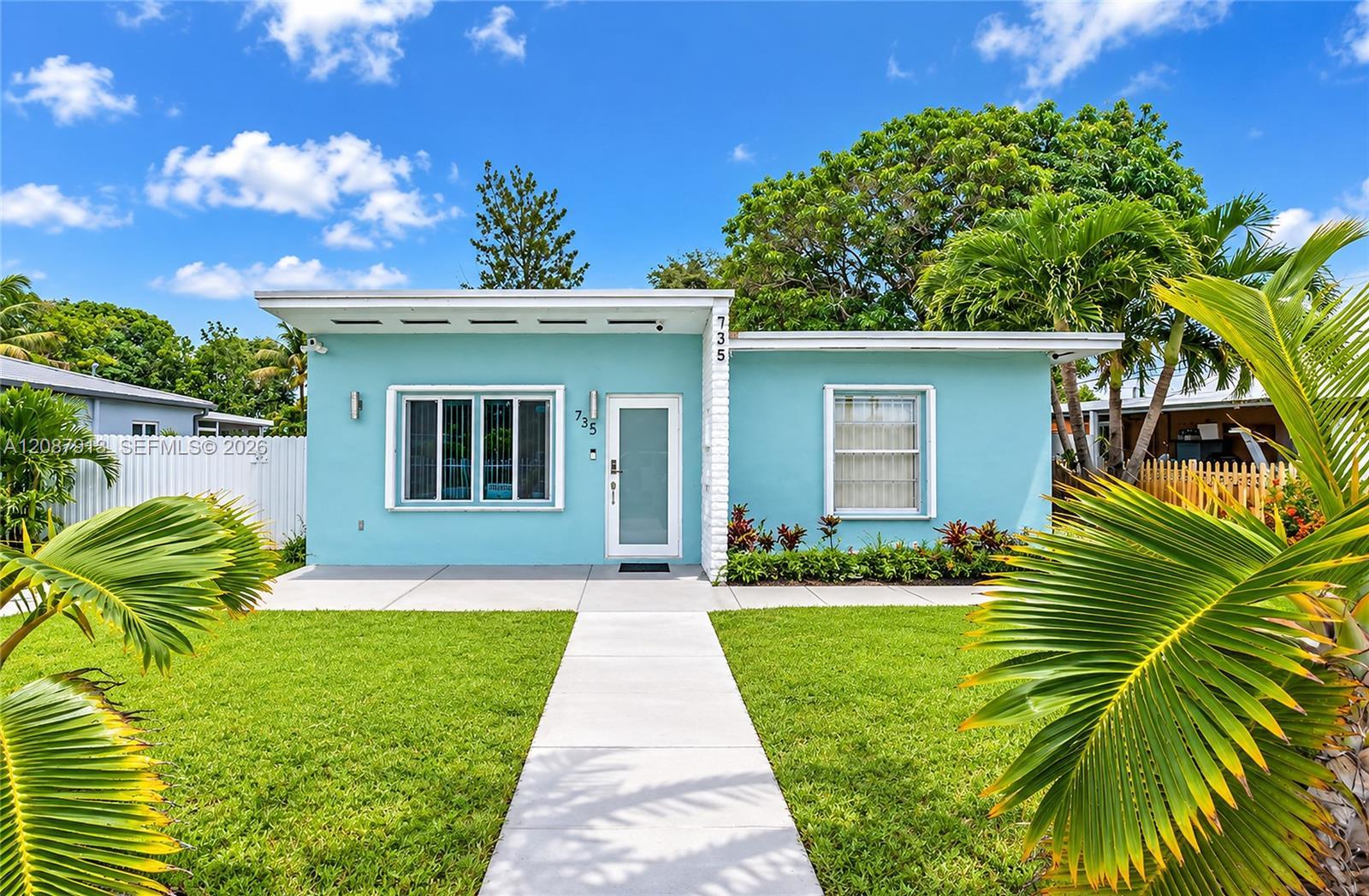 735 NW 129th St, North Miami FL 33168