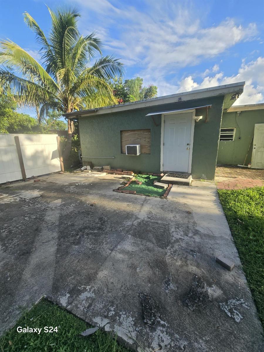 702 FLEMING Avenue, FL 33463