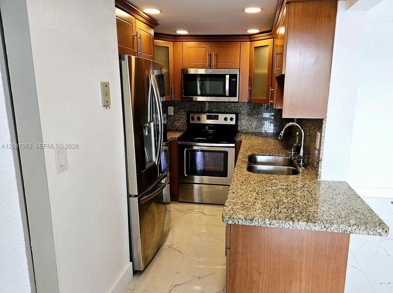 9682 Fontainebleau Blvd # 207, Miami FL 33172 photo 2