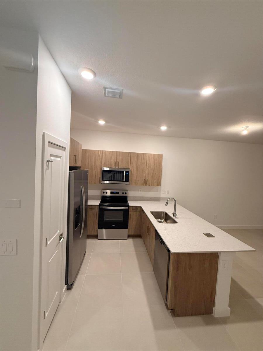 151 LAKESIDE LANDING COURT, Royal Palm Beach FL 33411 photo 5