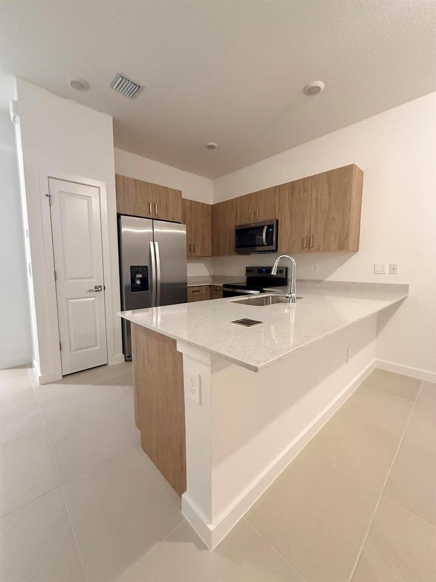 151 LAKESIDE LANDING COURT, Royal Palm Beach FL 33411 photo 4
