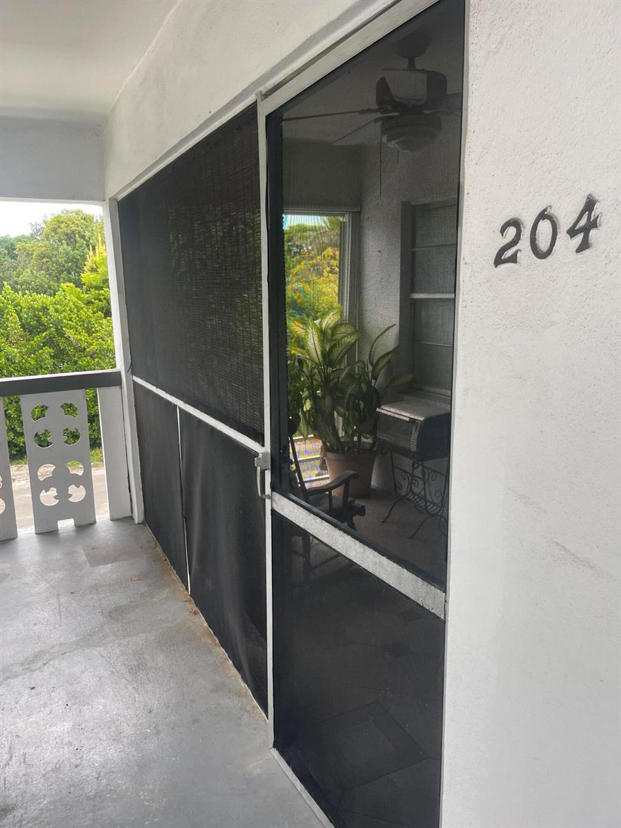 1700 Cleveland Street Apt 204, Hollywood FL 33020 photo 2