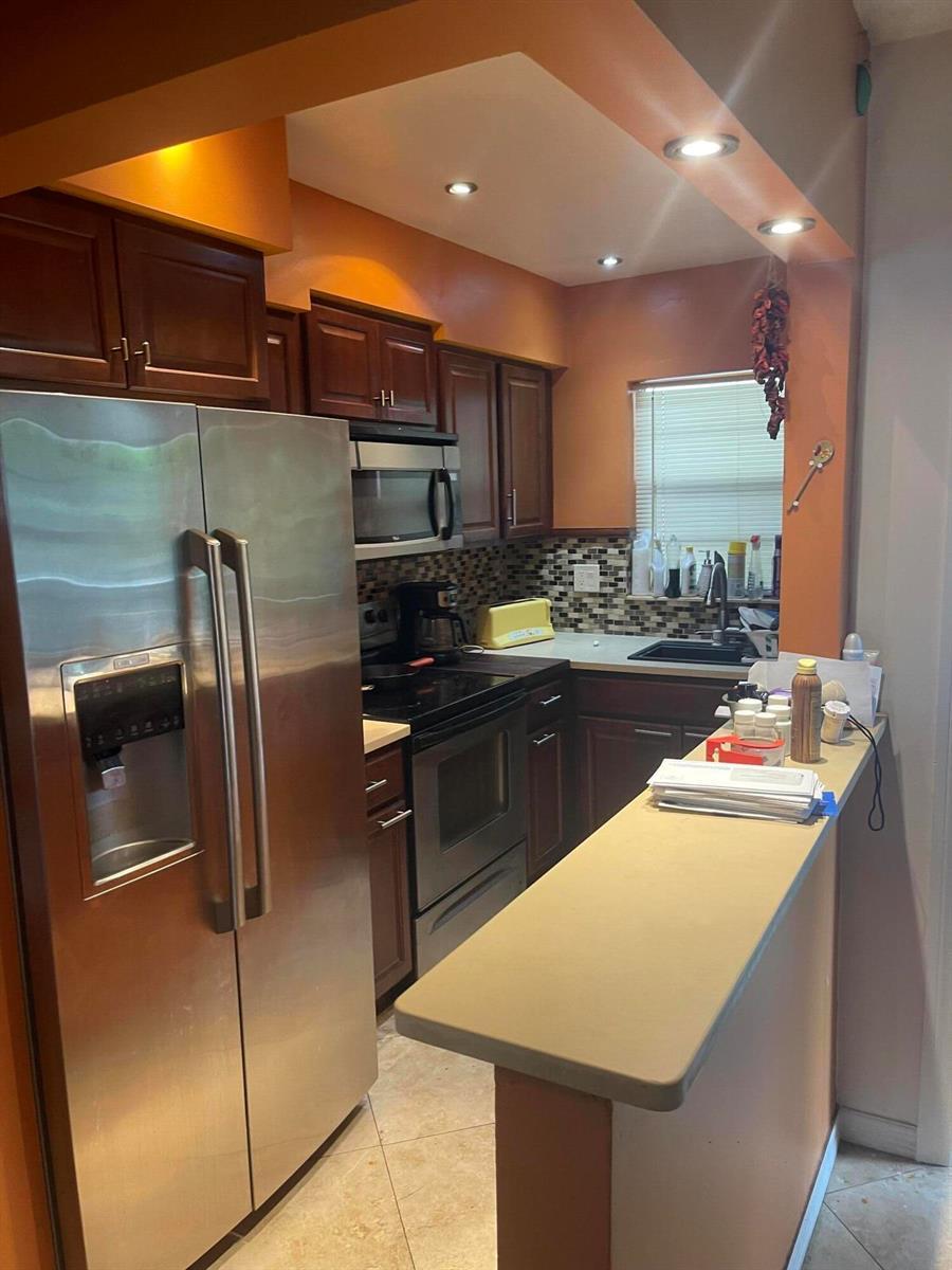 1700 Cleveland Street Apt 204, Hollywood FL 33020 photo 3
