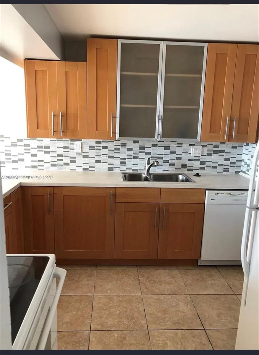 600 Three Islands Blvd # 807, Hallandale Beach FL 33009 photo 3