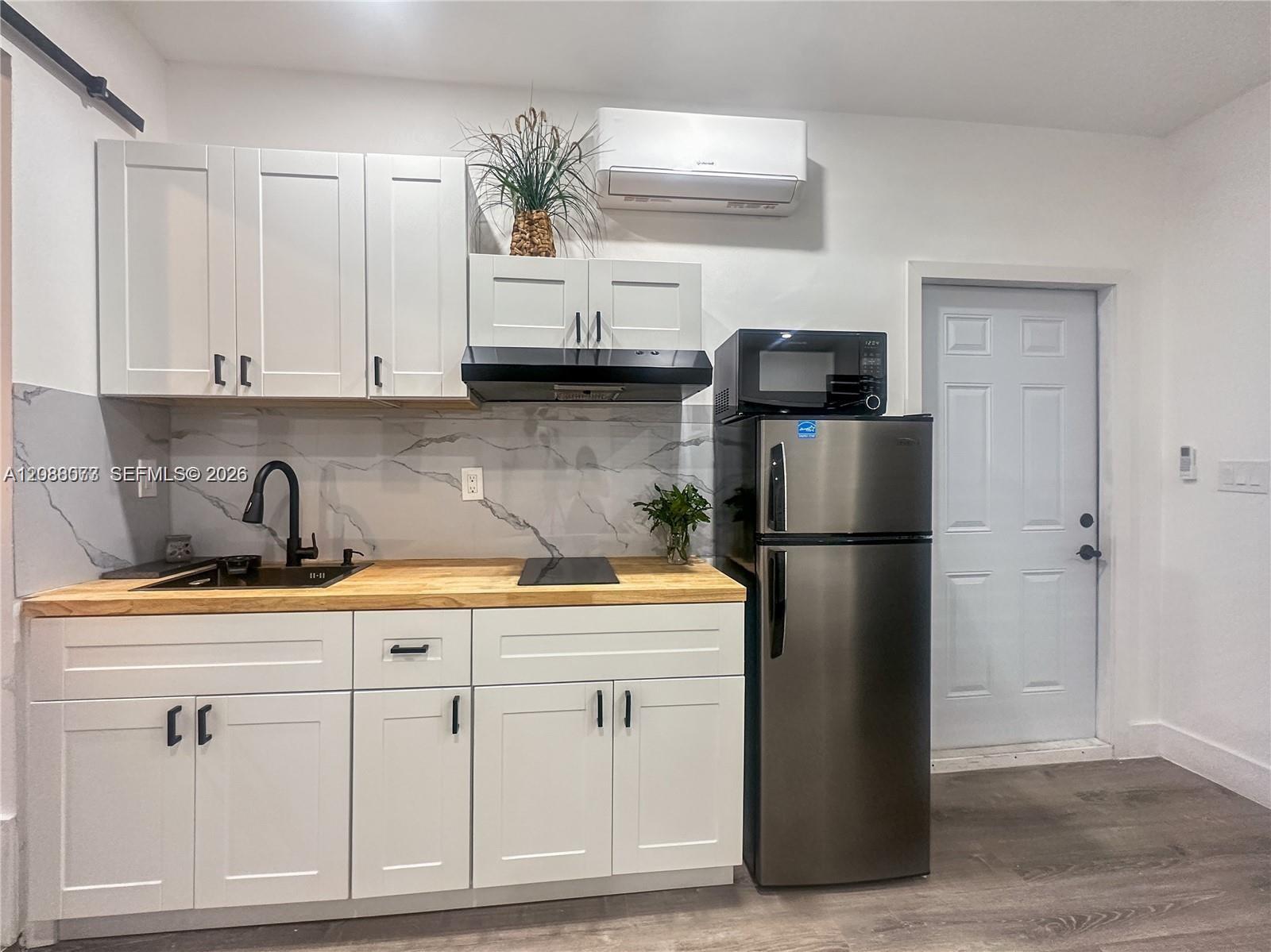 15400 SW 169th Ln Side, Miami FL 33187