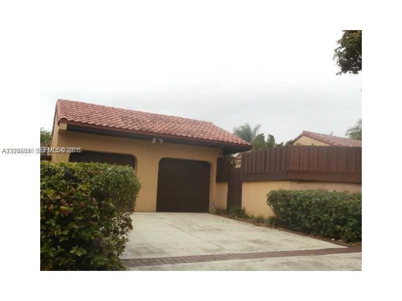 1085 NE 203rd Ln, Miami FL 33179 photo 3