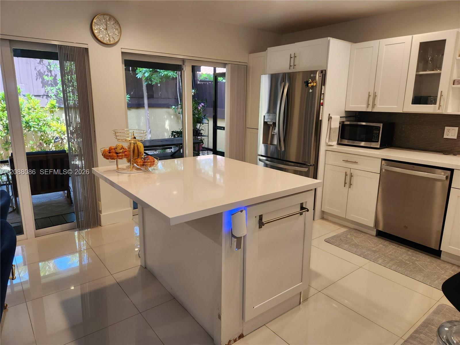 1085 NE 203rd Ln, Miami FL 33179 photo 4