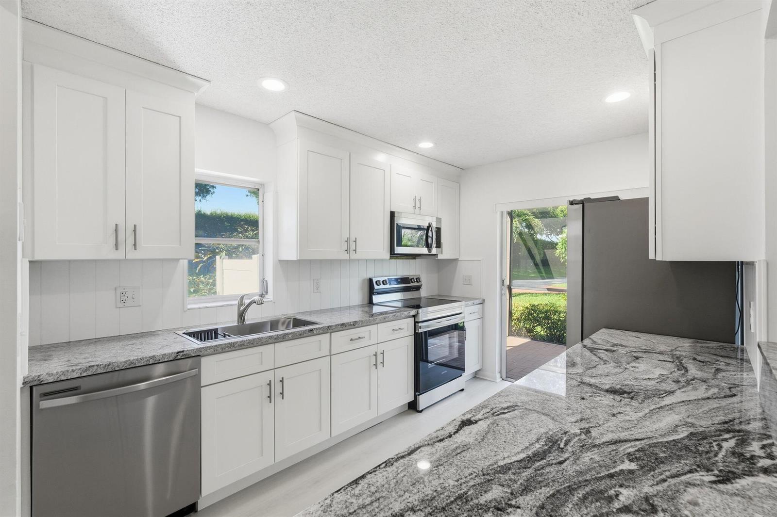 8861 Echo Lane, Boca Raton FL 33496 photo 3