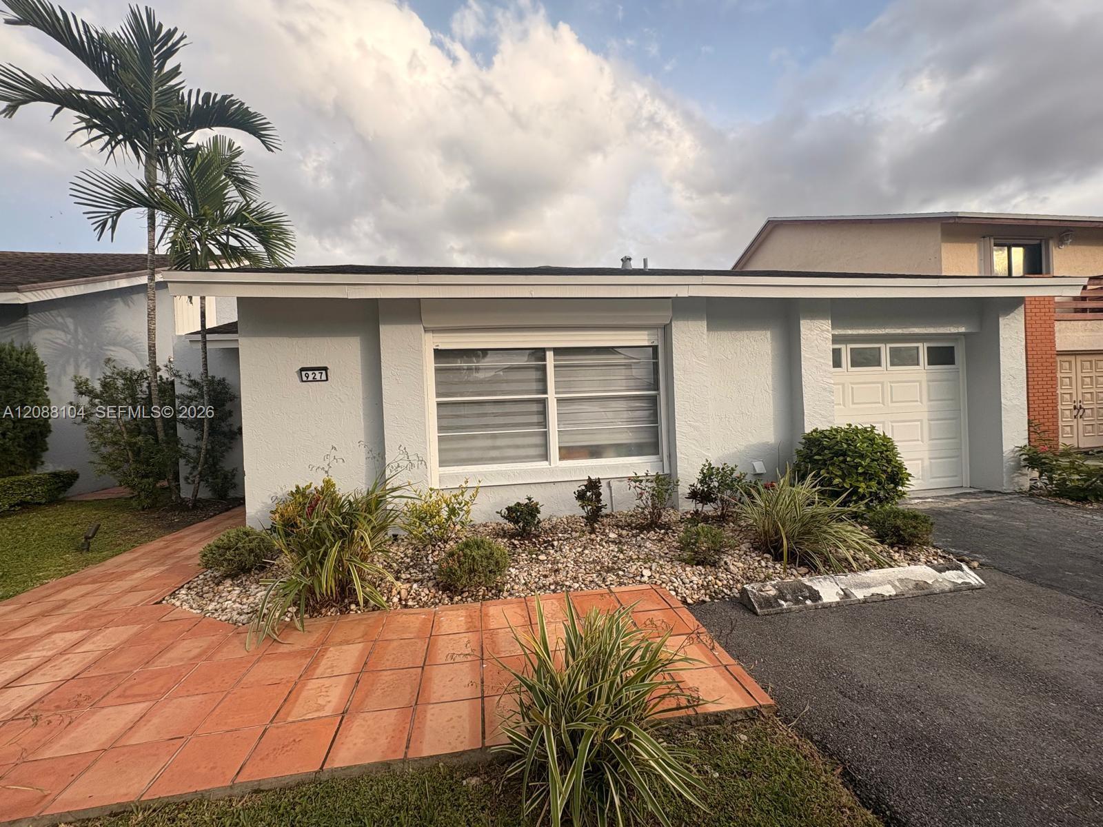 927 NW 106th Ave Cir # 927, Miami FL 33172 photo 2