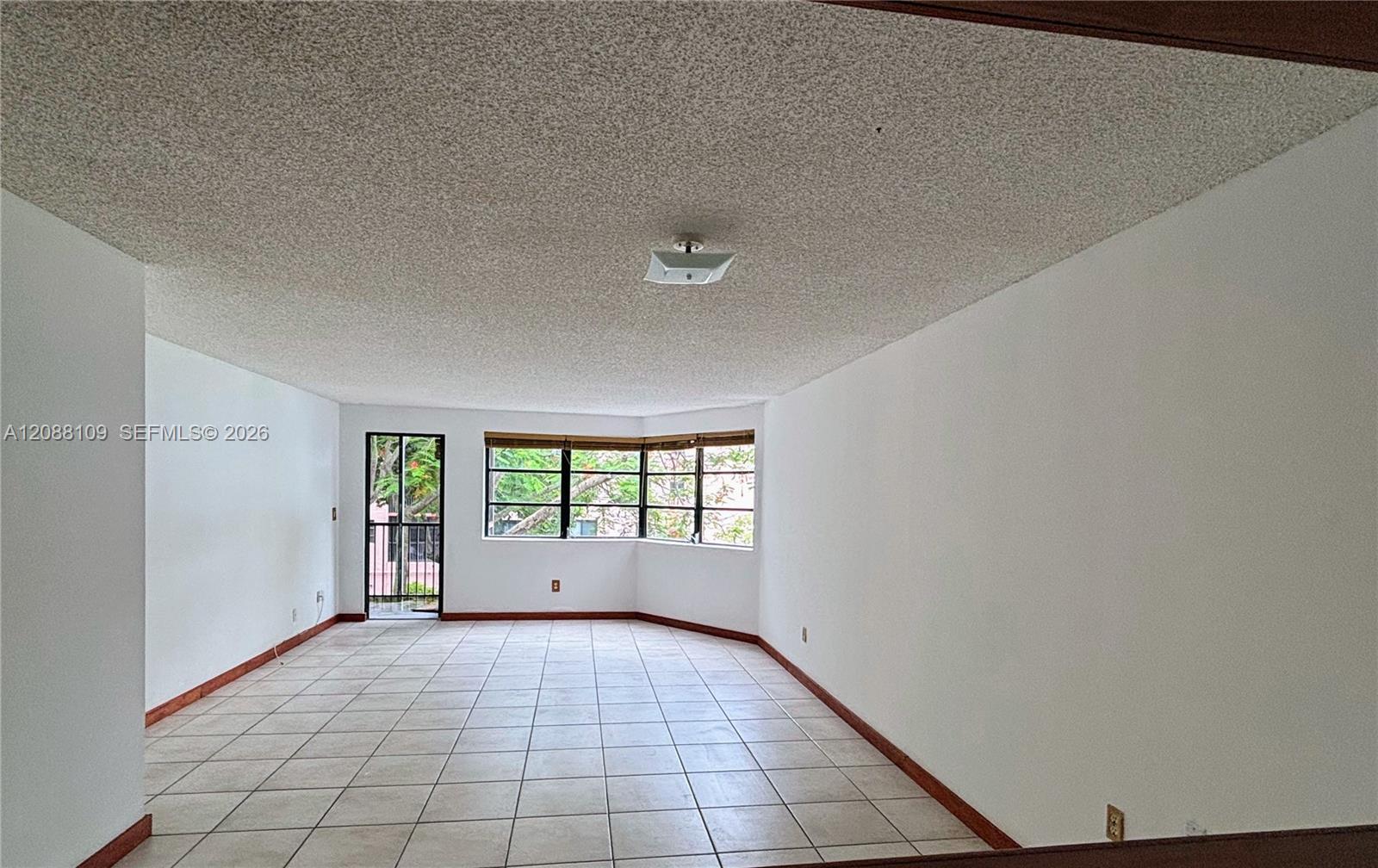 20860 San Simeon Way # 6, Miami FL 33179 photo 4