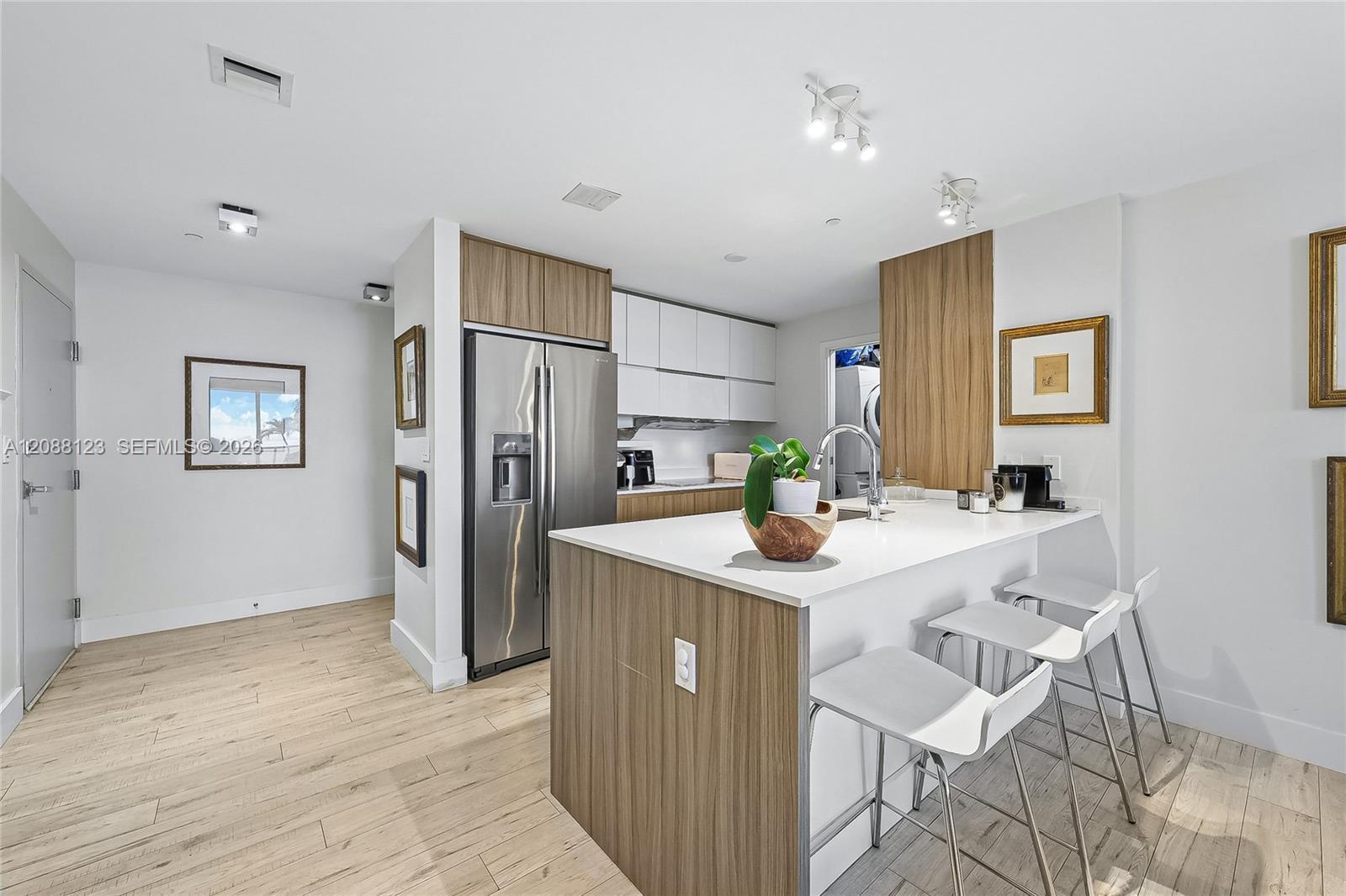600 NE 27th St # 704, Miami FL 33137 photo 4