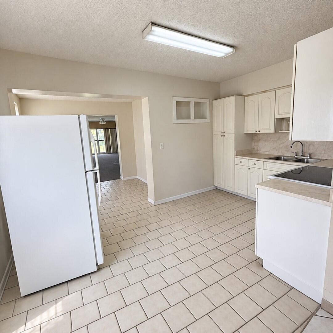 915 RUTLAND Street, Opa-Locka FL 33054 photo 5